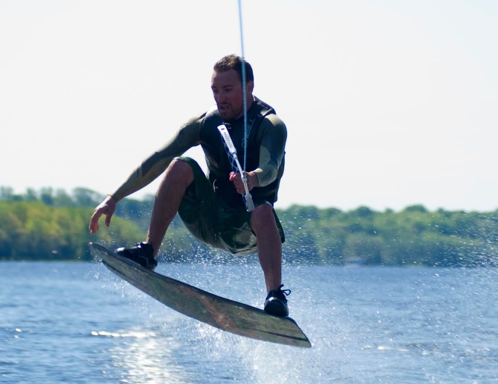 Wake Skating, Wakeboarding and Water Skiing Dyxum